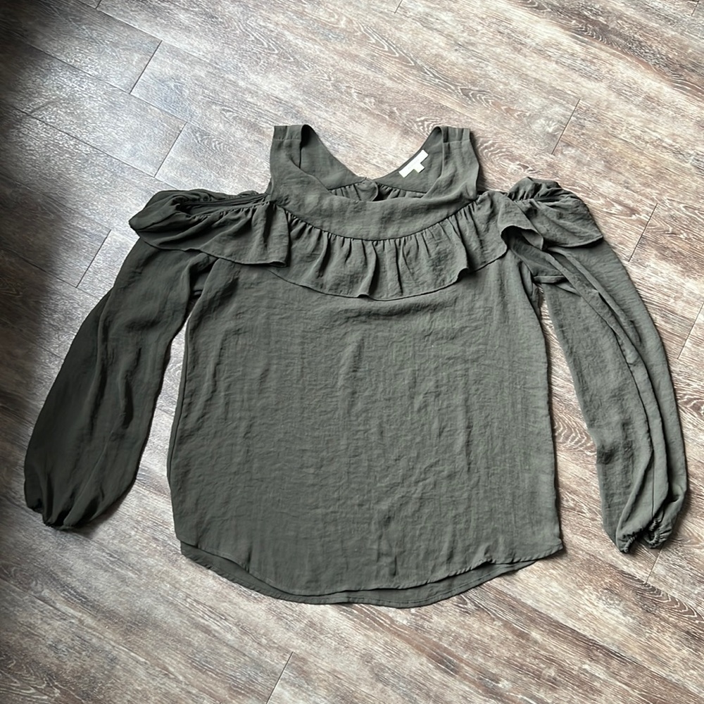 Open shoulder long sleeve blouse